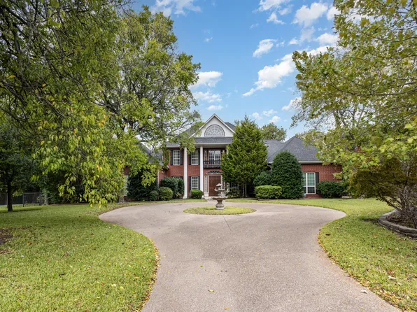 105 Woodlands Ct, Ovilla, TX 75154