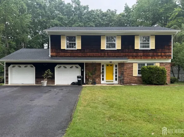 36 Old Bridge Dr, Howell, NJ 07731