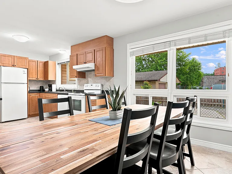 240 Lakeshore Rd #1 — Photo 11