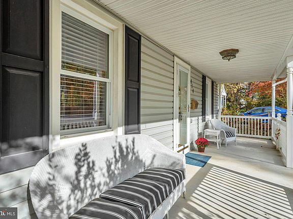5th image of 414 Bloomsbury Ave