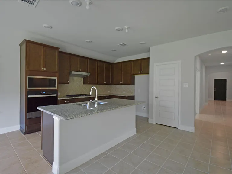 3808 Pennington Ave — Photo 2