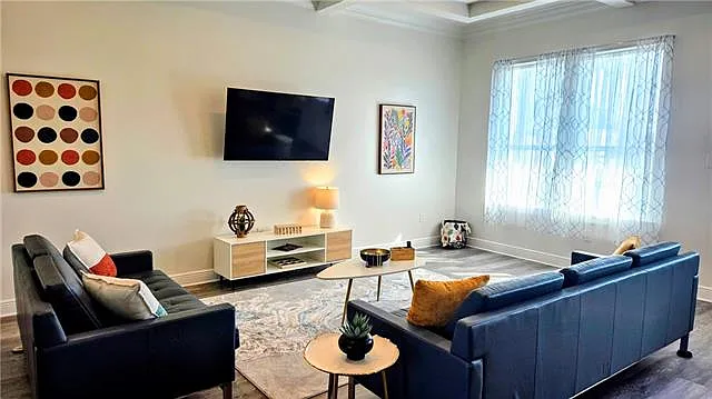 4 bed, 2.0 bath, 1922 sqft, $3,500 — Photo 3