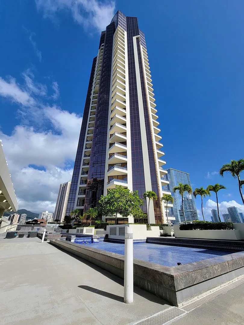 Enjoy spectacular ocean, mountain and city views from this bright 2 bedroom, 2 bath, high floor c... — Photo 1