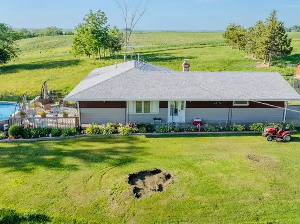 1547 410th Ave, Bryant, IA 52727