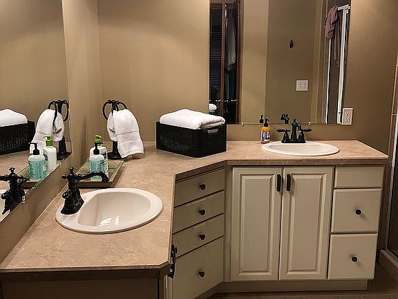 Master bath dual vanity