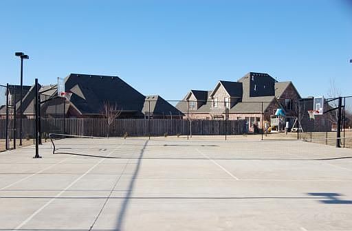 2nd image of 4849 N Maple Grove Dr