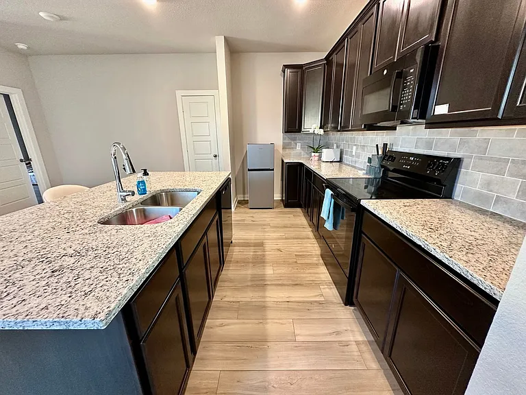 1021 Elise Ave — Photo 11