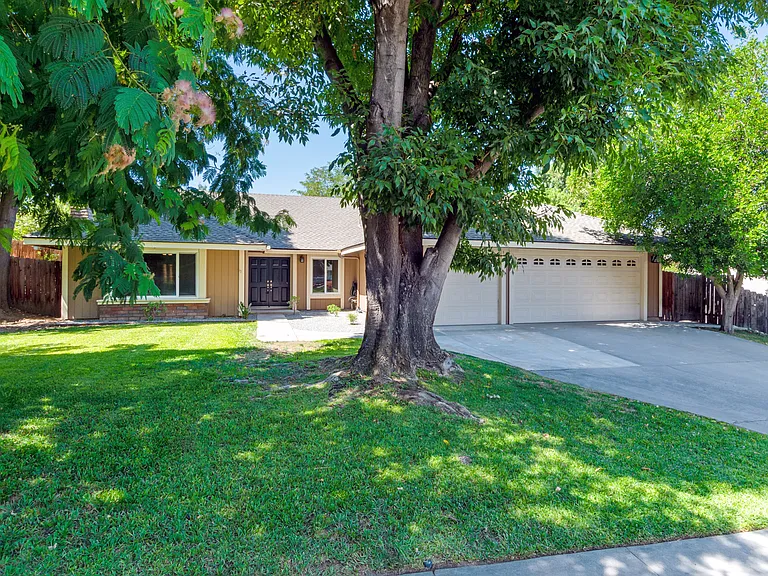 11610 Cedar Way — Photo 2
