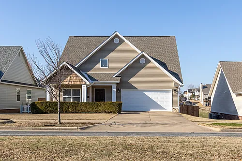 1501 NE Dysart Woods Ln Photo 1