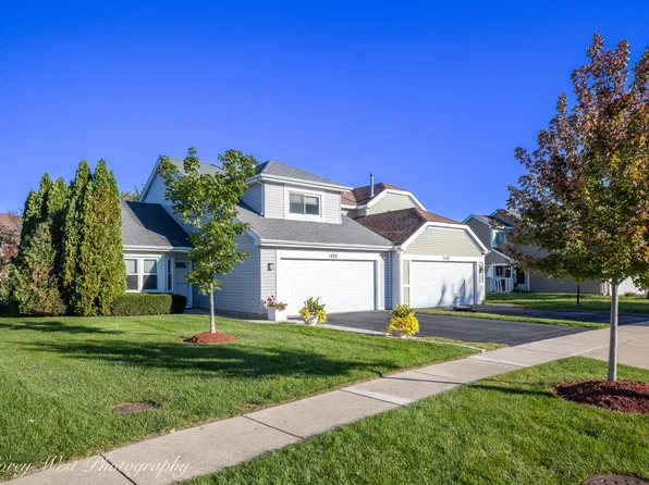 1452 S Pembroke Dr, South Elgin, IL 60177