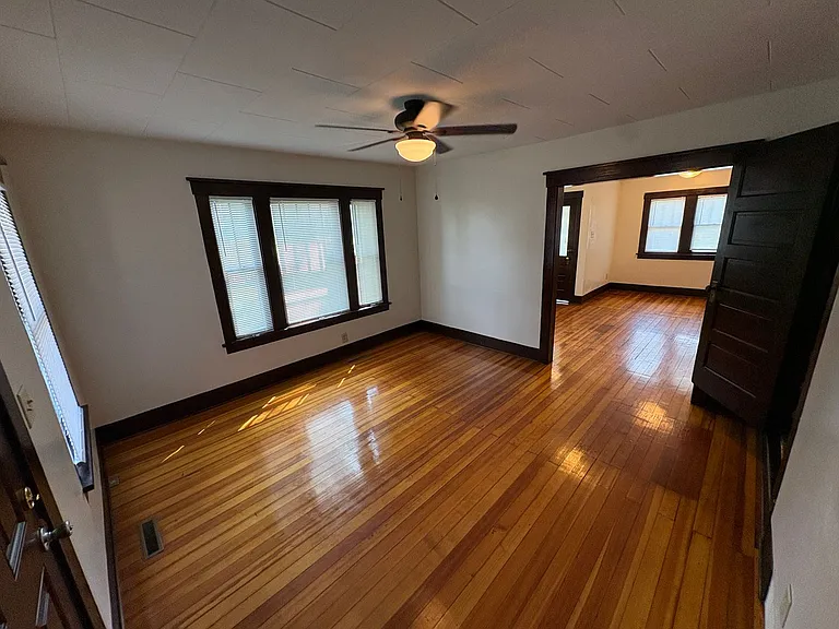 2209 Hawthorne Ave — Photo 7