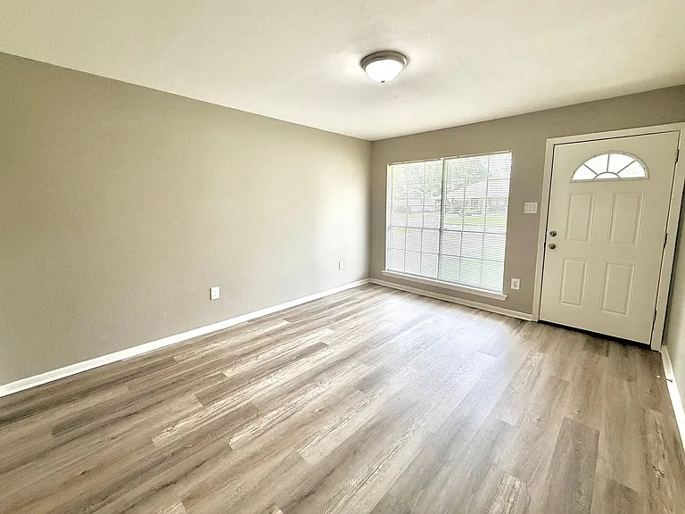 16820 Dahlgren Ave — Photo 6