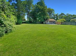 975 Oyster Bay Rd, East Norwich, NY 11732