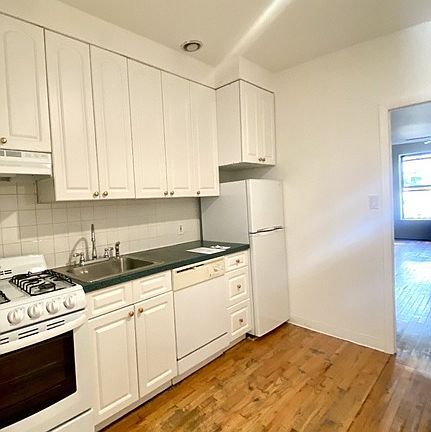 4th image of 419 W 56th St APT 4B