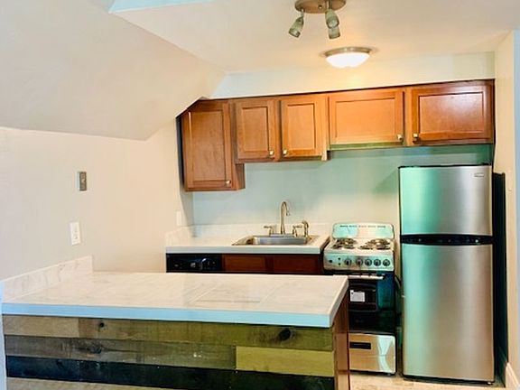 2nd image of 211 S Saint Clair St APT 4