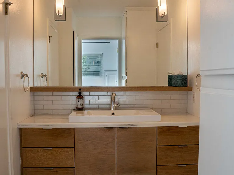 4521 Colbath Ave #103 — Photo 9