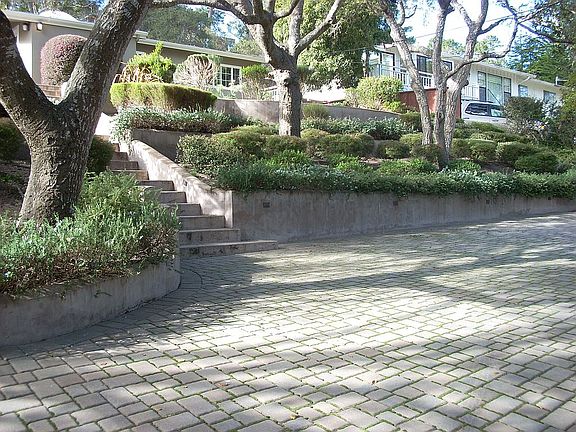 5th image of 225 Soledad Dr