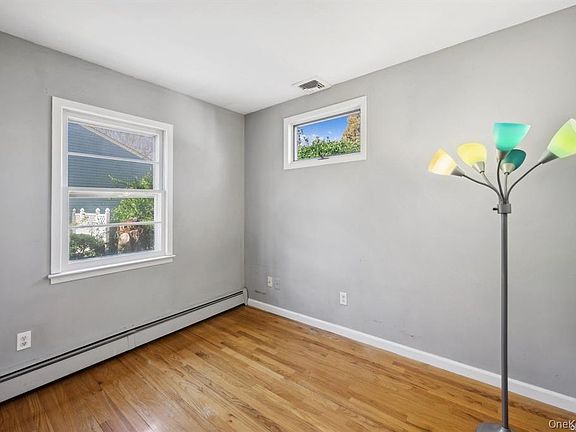 5th image of 301 Laurel Road