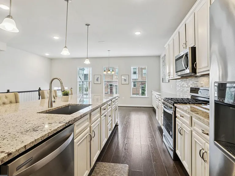 8329 Meadowood Dr — Photo 28