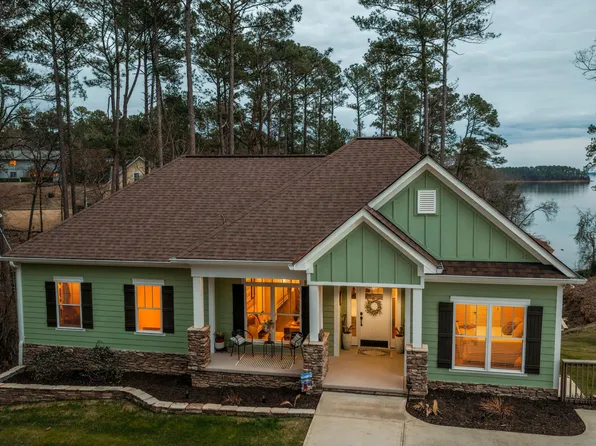 137 Memorial Dr, Mc Cormick, SC 29835