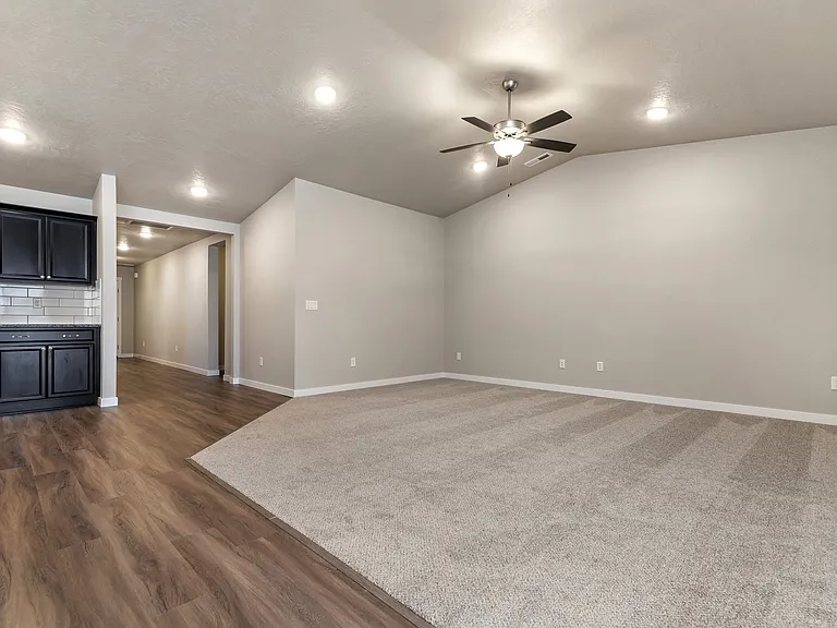 7807 S Dewberry Ave — Photo 12
