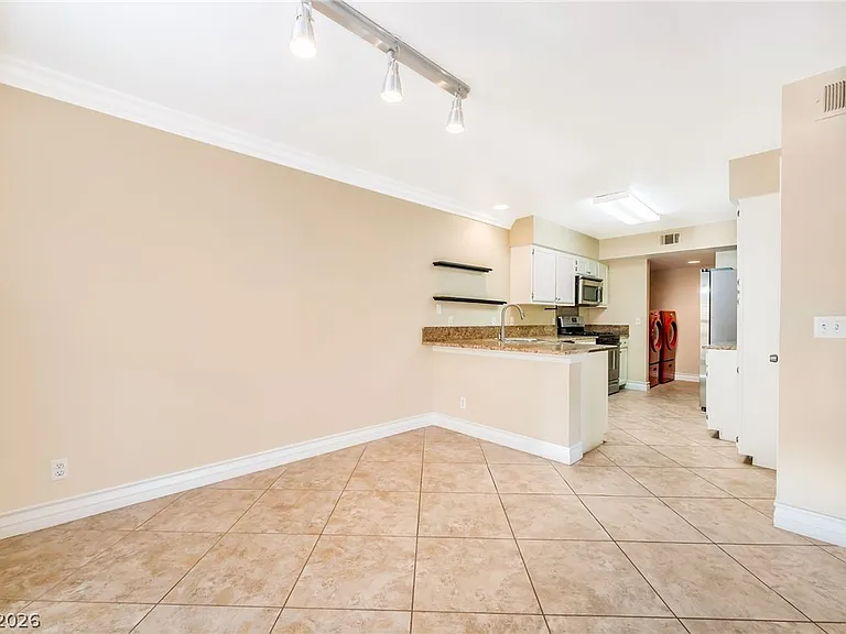2831 Mill Point Dr — Photo 8