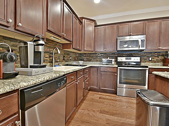 5th image of 7068 Pemmbrooke Shire Ln