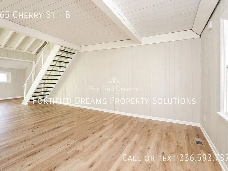 165 Cherry Ln #B — Photo 5
