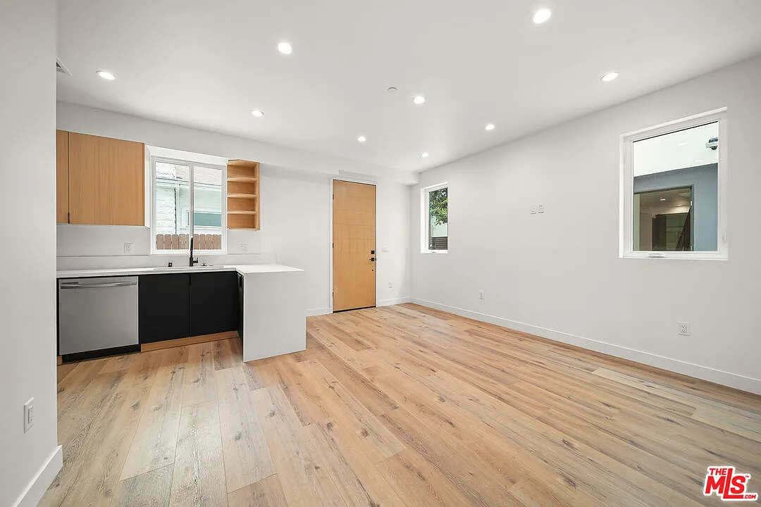 2 bed, 1.0 bath, 750 sqft, $2,295 — Photo 4
