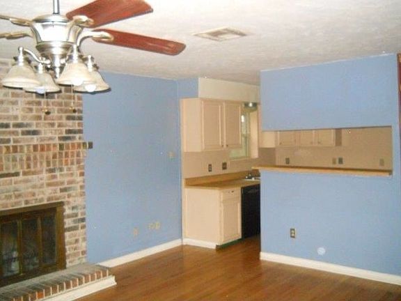3rd image of 4900 Sandalwood Cir