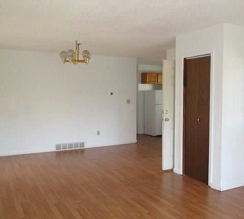 5th image of 128 Elmhurst Pl