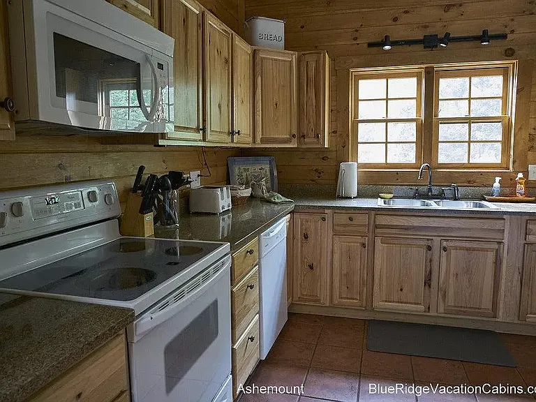 315 Horbury Ln — Photo 17