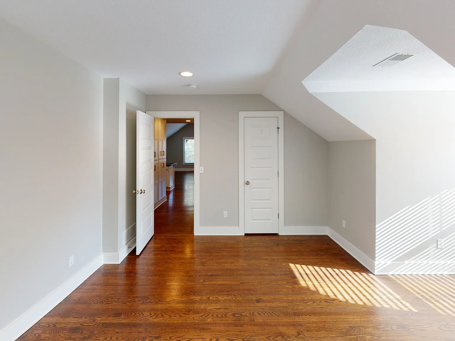 3726 Washington | Charming Updated Apartment — Photo 4