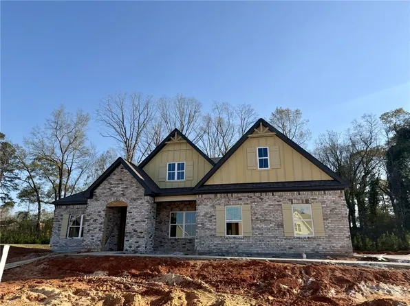 1383 Hidden Lakes Dr, Opelika, AL 36801