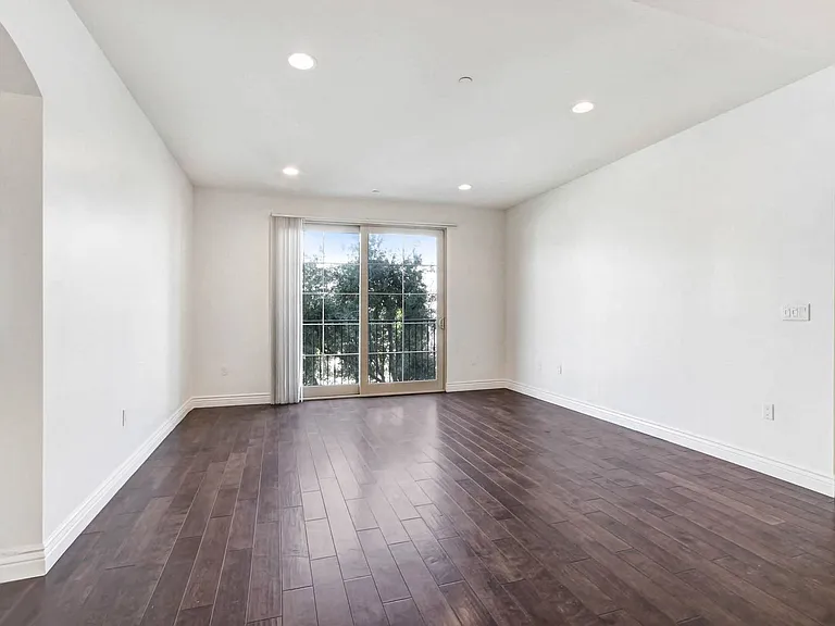 4410 Sepulveda Apartments — Photo 64