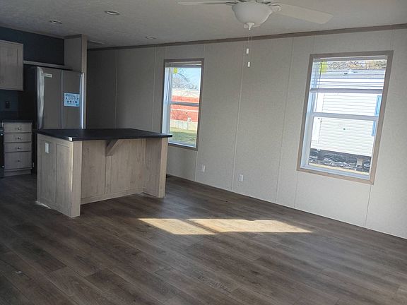 3rd image of 4809 W Windsor Rd #A15