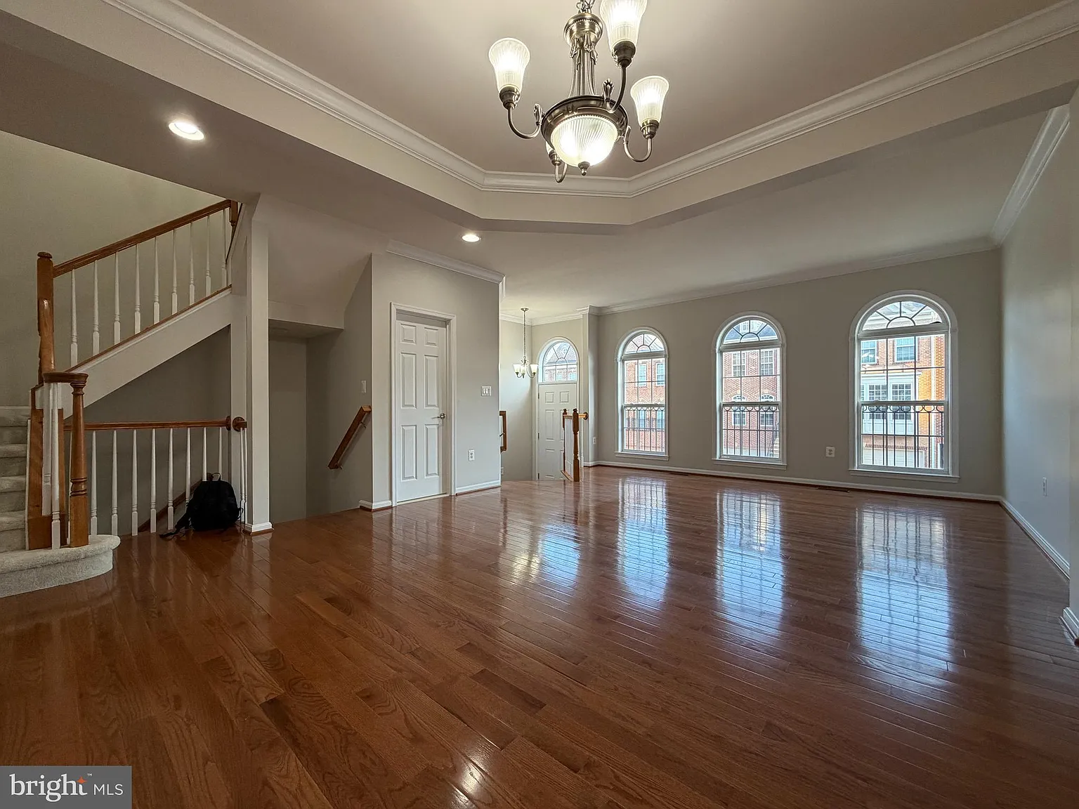 3 bed, 3.5 bath, 2167 sqft, $3,400 — Photo 3