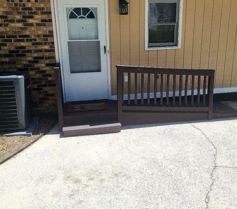1st image of 215 Greengate Dr