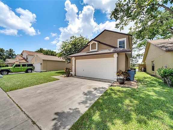 2nd image of 270 Lakebreeze Cir