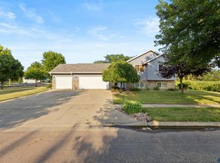 6124 S Cain Ave, Sioux Falls, SD 57106