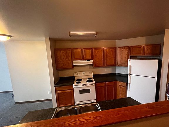 2nd image of 87 E Main St
