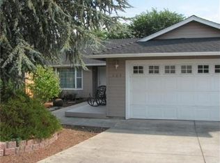 584 C St, Phoenix, OR 97535