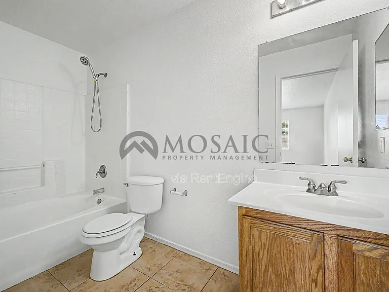 1004 E Cowboy Cove Trl — Photo 13
