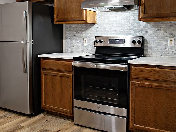 4th image of 1414 E 21st Ter