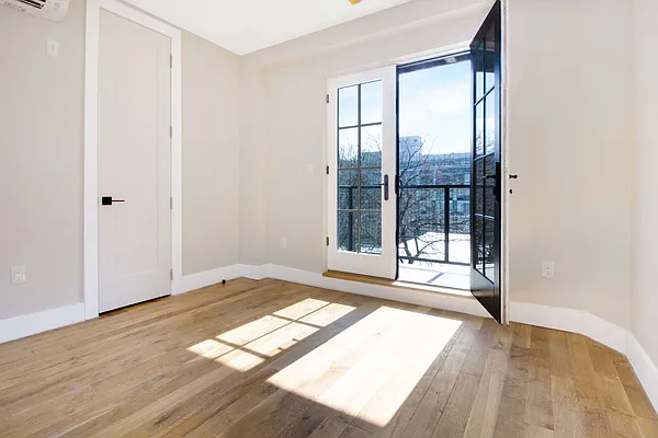 Rented by EXR | media 12