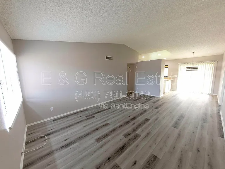10713 W Campbell Ave — Photo 2