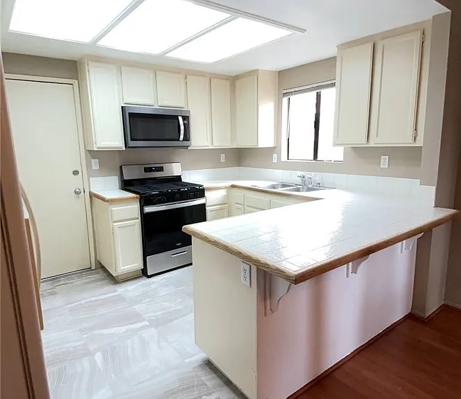 560 Boston St — Photo 5