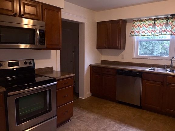 5th image of 682 Powhattan St