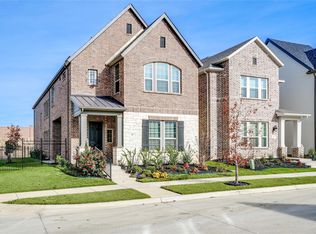 657 Courtyard Ln, Irving, TX 75039