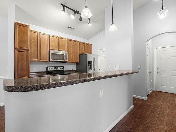 3rd image of 25 Kassebaum Ln APT 300
